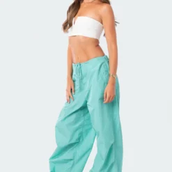 V Strapless Crop Top -Default Template 2 6.1902341 0d8b4df5 5d7e 4f6e 9615 575316e78d43