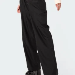 Gwen Trousers -Default Template 2 Edikted Lookbook1356 cdb38ba5 fac8 4efa a25e a65046efa8f8