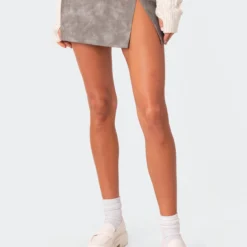 Faded Low Rise Faux Leather Mini Skirt -Default Template 2 Edikted LookBook Jan4 20238530