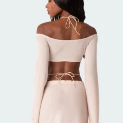 Celeste Off Shoulder Twist Crop Top -Default Template 2 Edikted lookbook 05 09 202310083 PhotoRoom PhotoRoom