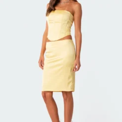 Gracelynn Satin Lace Up Corset -Default Template 2 Edikted lookbook 05 09 202310936 73f6f4d3 9239 4b6d 8596 9c6c663e8ff0