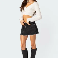 V Neck Cropped Cardigan -Default Template 2 Edikted lookbook 09 06 202314733